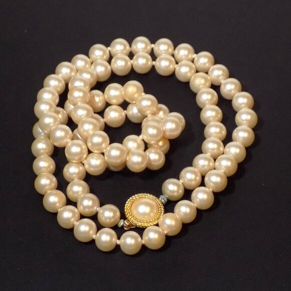 Vintage Crown Trifari Hand-Knotted Faux Cream Pearl Bead Necklace, Signed Clasp - Picture 1 of 7